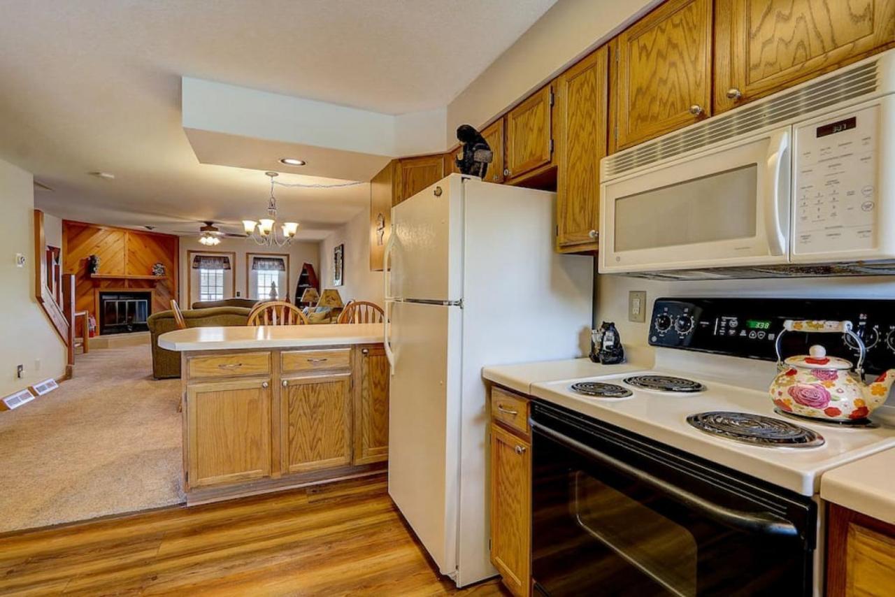 Brown Family Condo For Families Golf Trips And Girls Getaways Wisconsin Dells Dış mekan fotoğraf